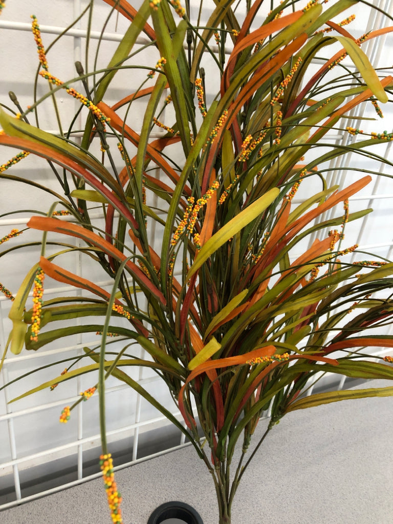 FAUX ORANGE GRASS BOUQUET.