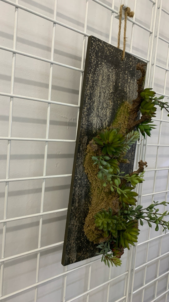 FAUX SUCCULENTS WOOD WALL-HANGING.