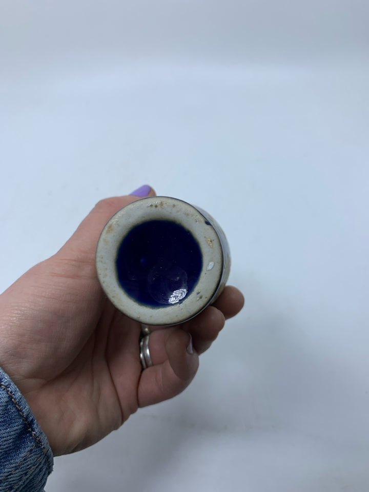 GOLDEN ROSES SMALL BUD VASE.