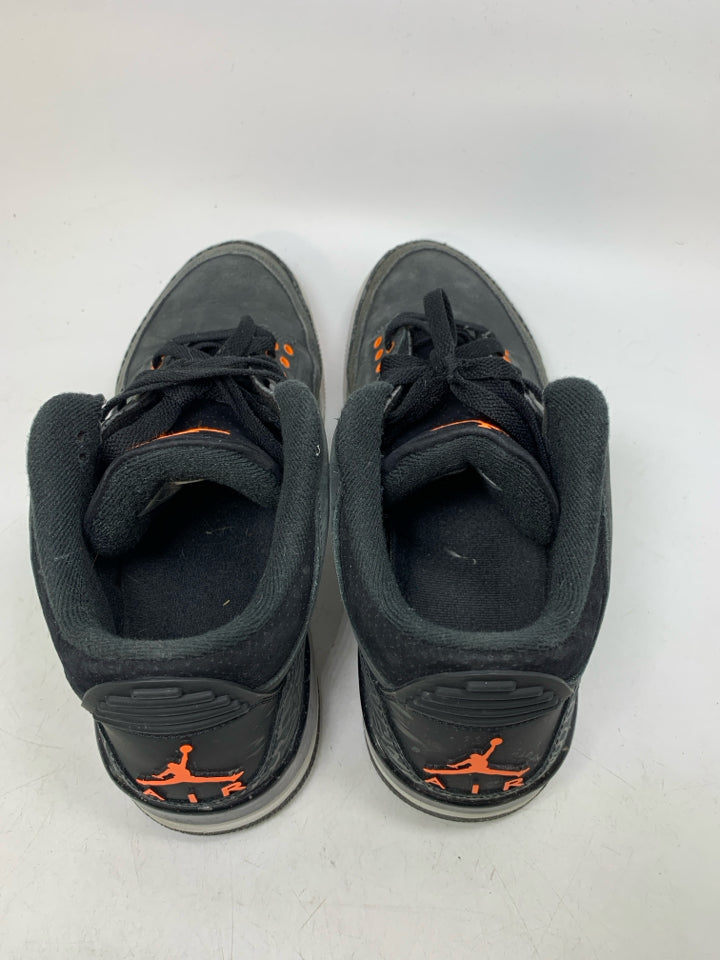 Air Jordan 3 Retro Mid Fear Sneakers