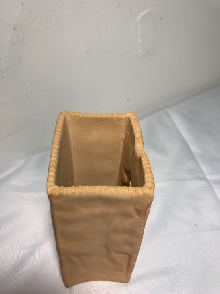 CERAMIC CHRISTMAS TREE TEALIGHT HOLDER.