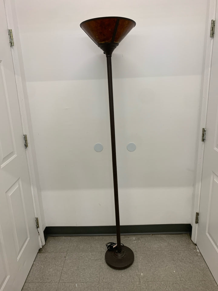 LARGE BROWN BASE LAMP W TURTLE SHELL SHADE.