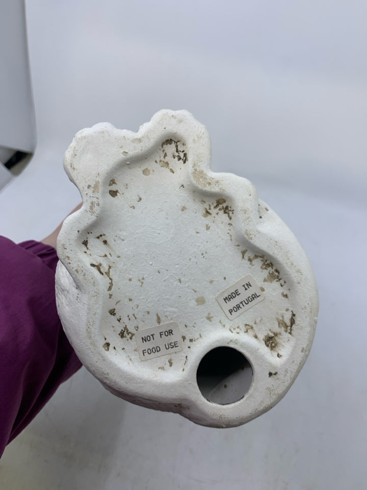 WHITE RUSTIC CAT GARDEN DECOR.