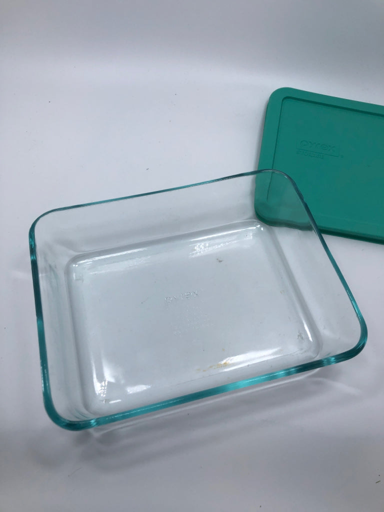 TEAL COVERED PYREX STORAGE DISH.
