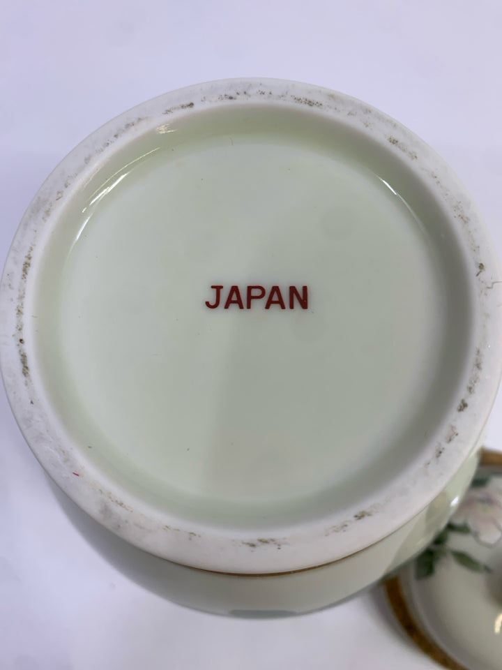 WHITE FLOWER PORCELAIN URN W/GOLD TRIM.