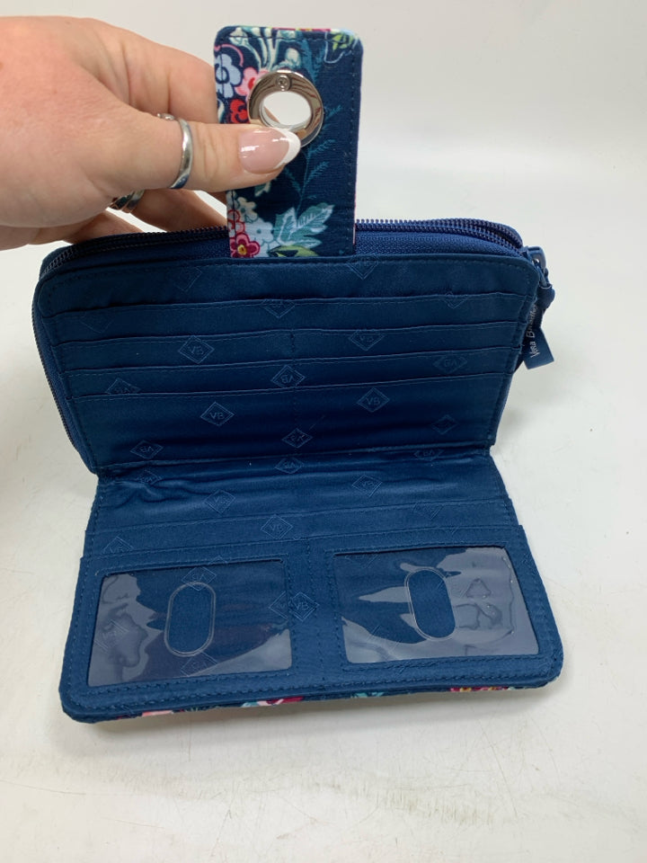 Vera Bradley RFID Turnlock Wallet in Rose Toile- New With Tags