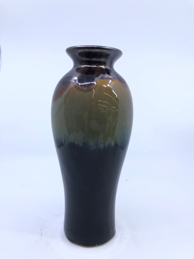 BLACK BASE W TAN SPARKLEY ACCENTS VASE.