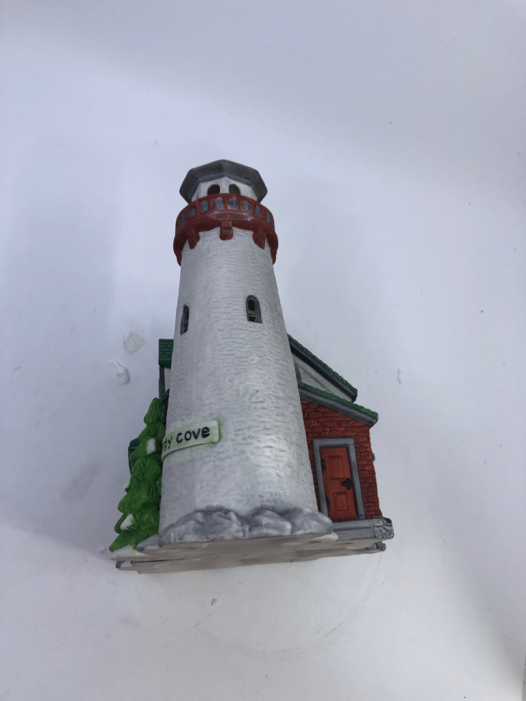 CRAGGY COVE LIGHTHOUSE NEW ENGLAND VILLAGE SERIES.