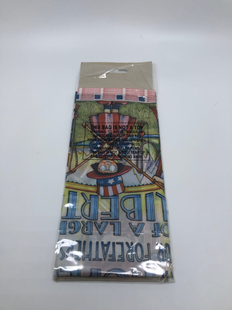 NIP MINI USA THEMED INDOOR/OUTDOOR FLAG.