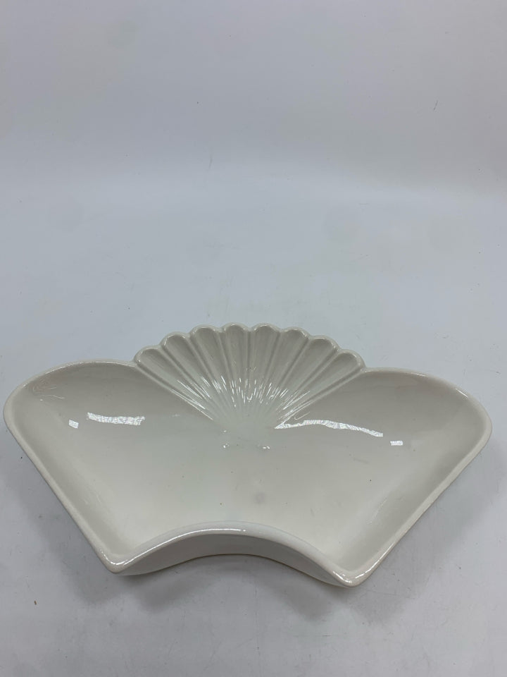 WHITE SCALLOPED SERVING DISH/TRINKET.