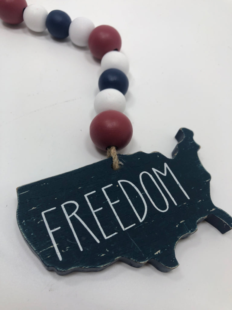AMERICANA "FREEDOM" BEADED GARLAND.