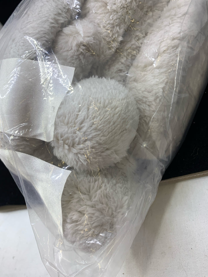NIP PLUSH THROW.