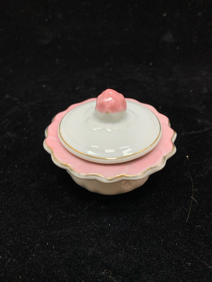 CAKE SHAPED COVERED TRINKET DISH.