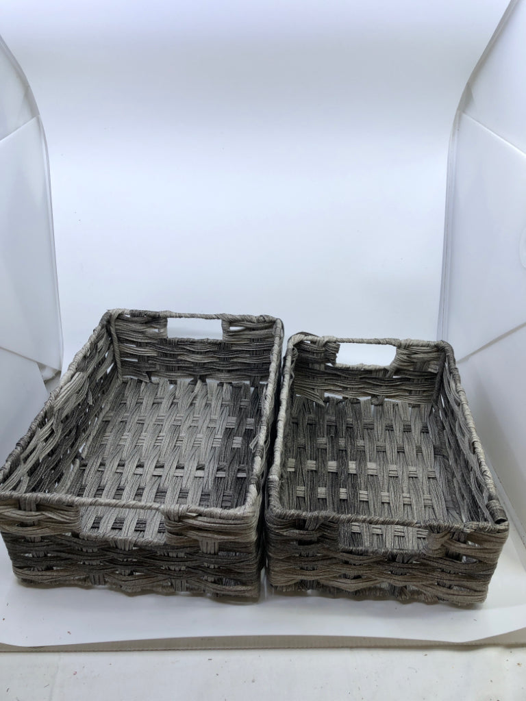 2 GREY WOVEN NESTING BASKETS W HANDLES.