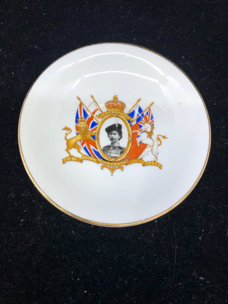 VTG SVC 3 CORONATION QUEEN ELIZABETH TEACUP SAUCERS-6PC.