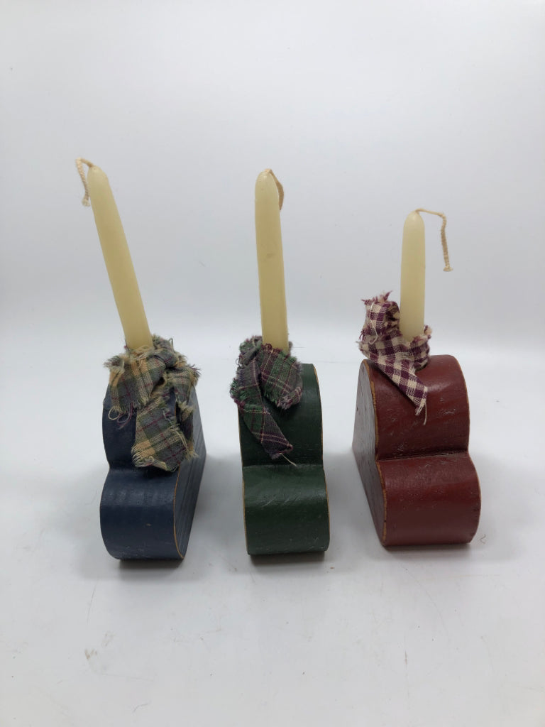3PC WOOD HEART CANDLESTICK HOLDERS.