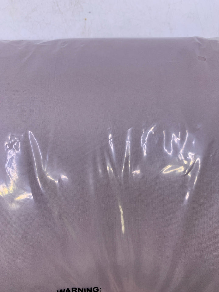 NIP LIGHT PURPLE SHEET SET.