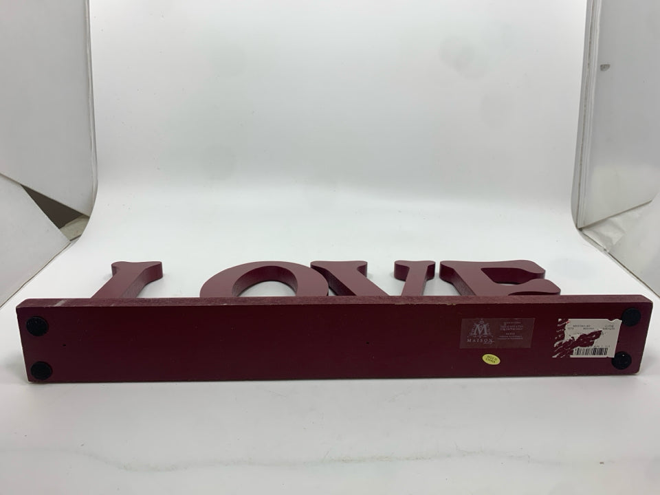 RED LOVE WOOD SHELF SIGN.