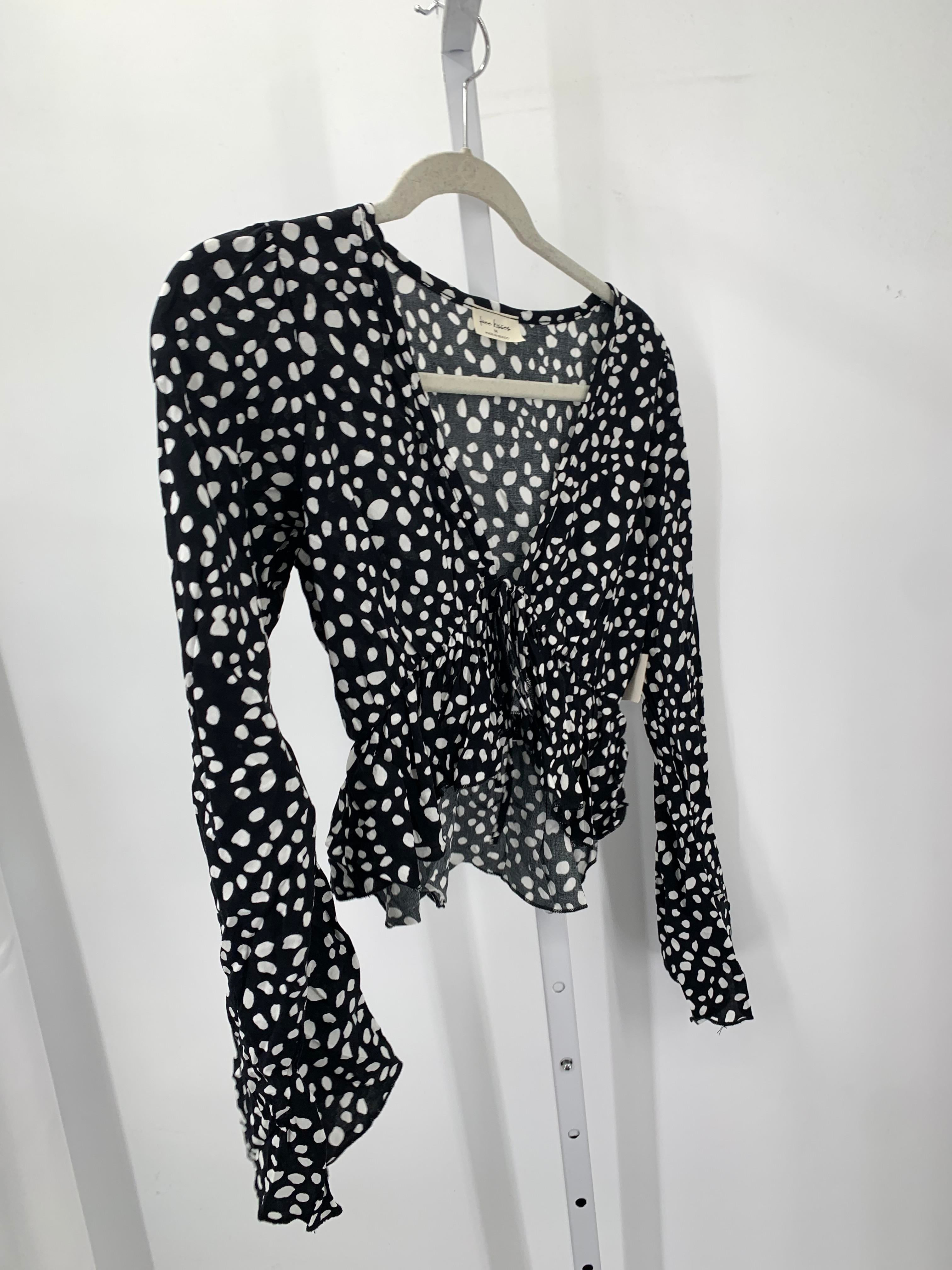 Free Kisses Size Medium Juniors Long Sleeve Shirt