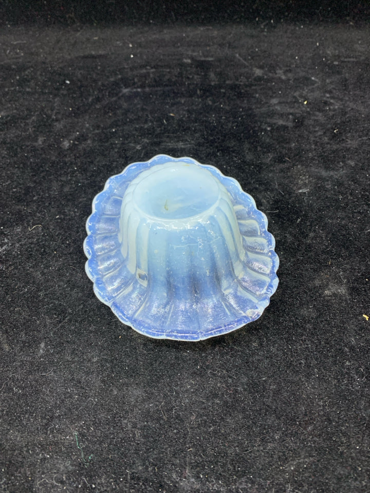 VTG WHITE GLASS NUT BOWL W WAVY EDGE.