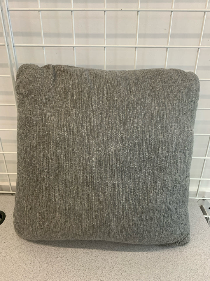 BLUE GEOMETRIC PILLOW W/GREY BACK.