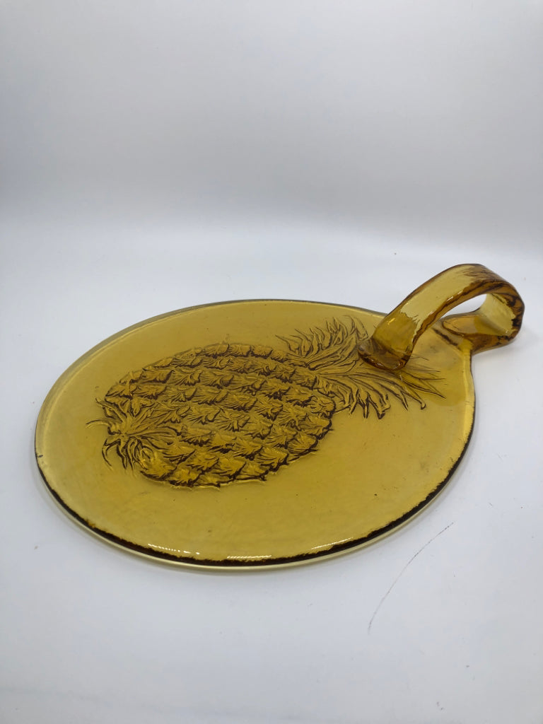 PINEAPPLE EMBOSSED YELLOW GLASS PLATTER W/HANDLE.