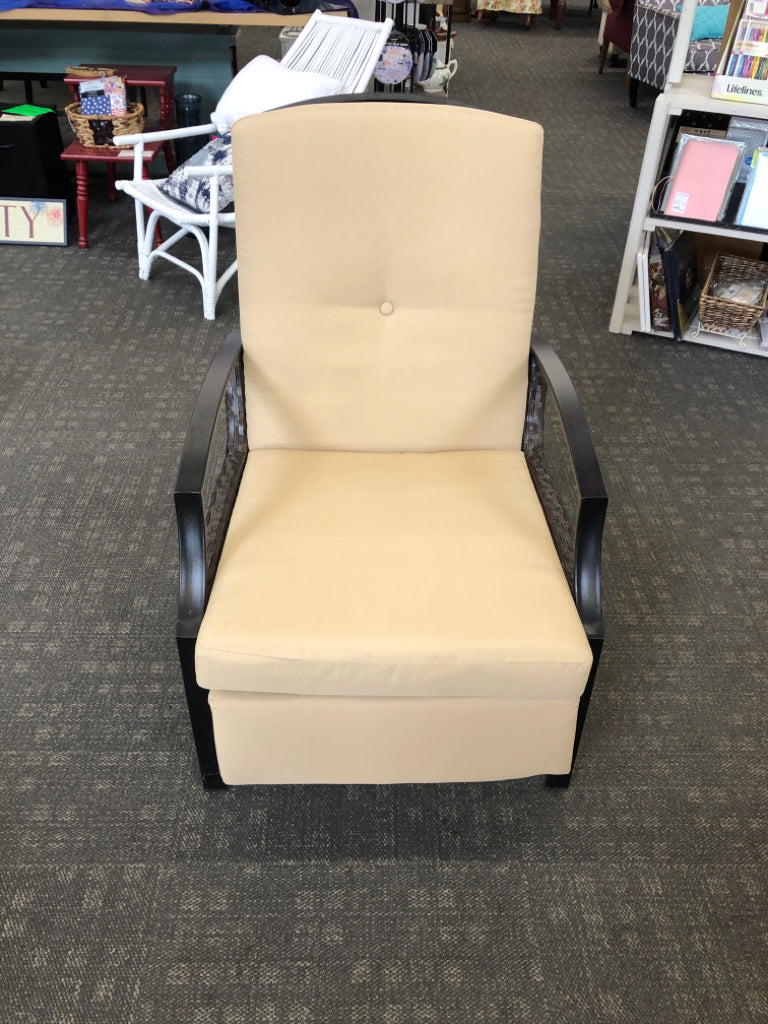 RECLINING PATIO CHAIR W/TAN CUSHION BROWN FRAME.