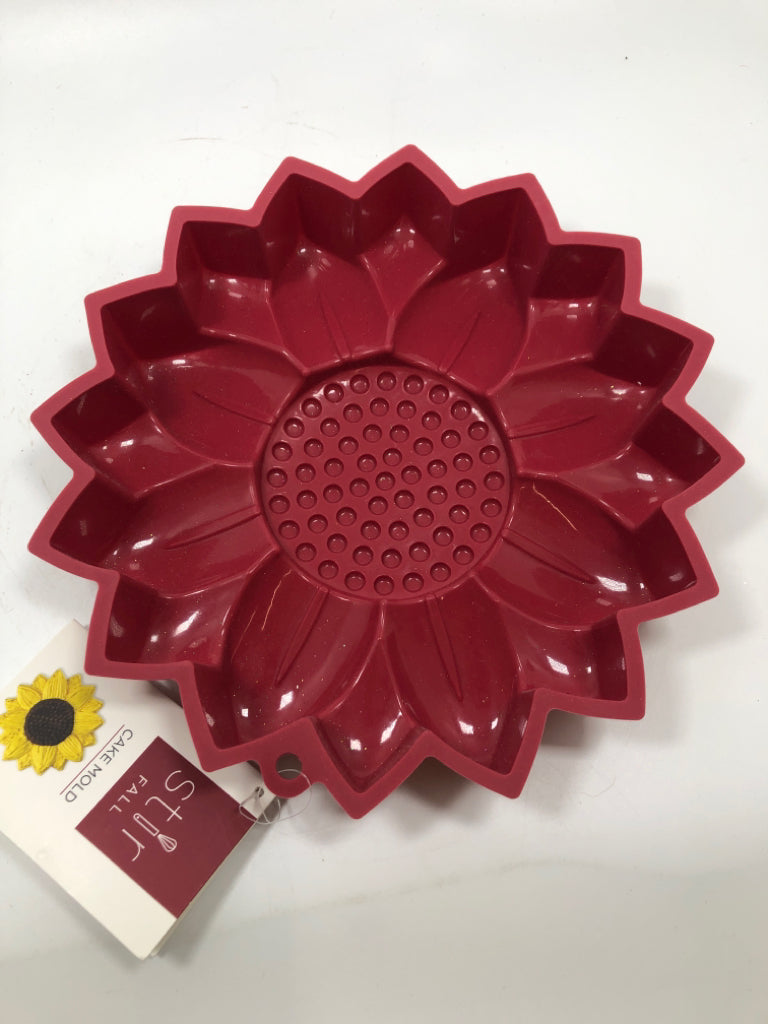 NWT RED SILICONE SUNFLOWER CAKE MOLD.