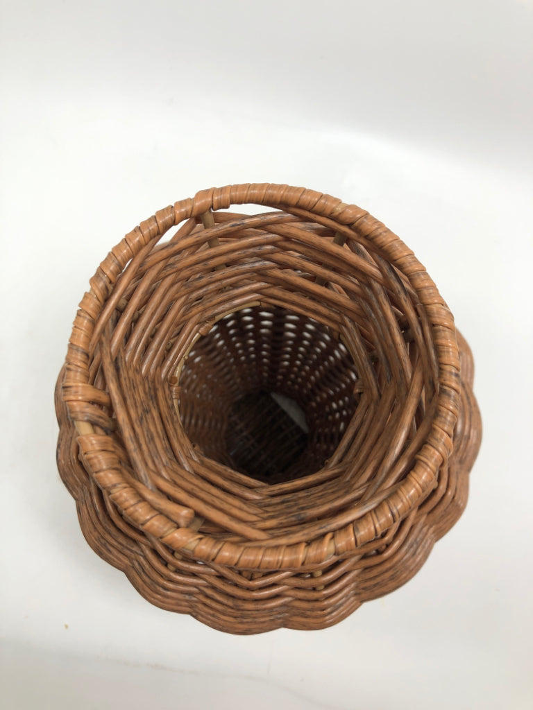TAN WICKER VASE.