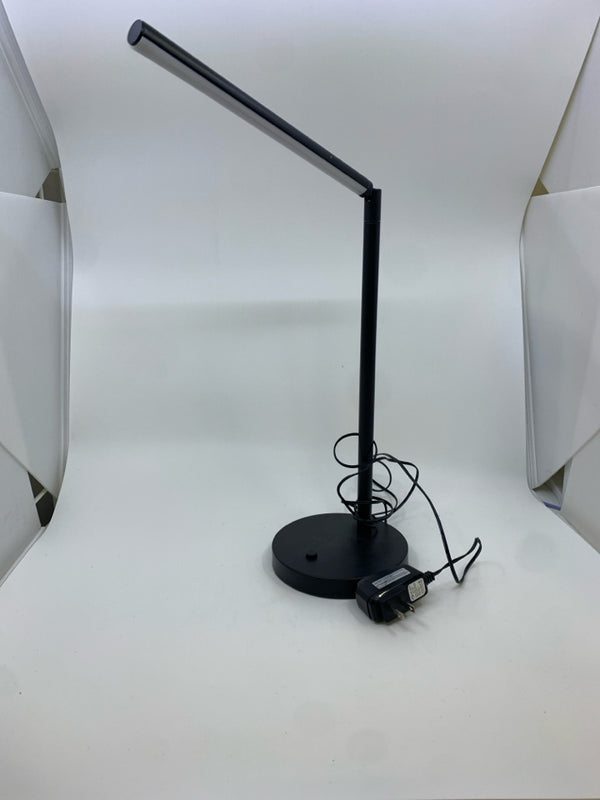 BLACK ADJUSTABLE TOUCH LAMP.