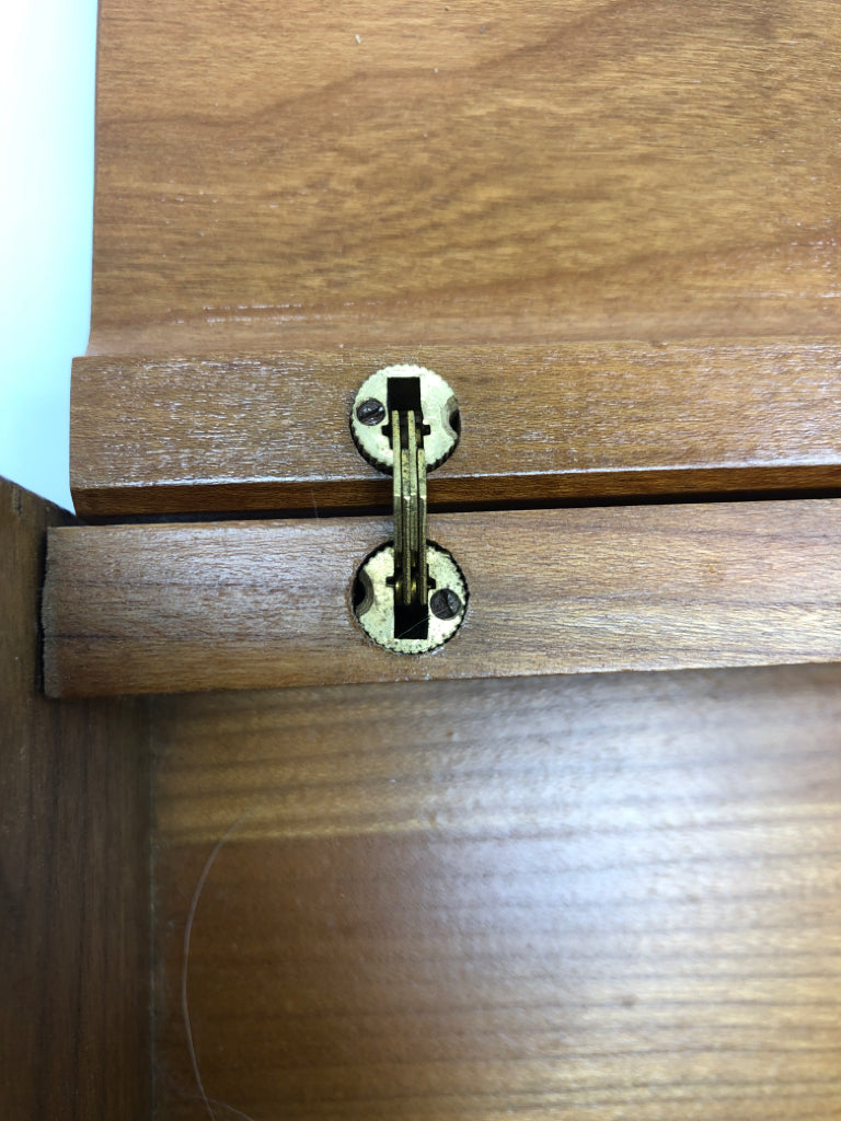 WOOD FLIP TOP KEEPSAKE BOX- MONTY TECH.