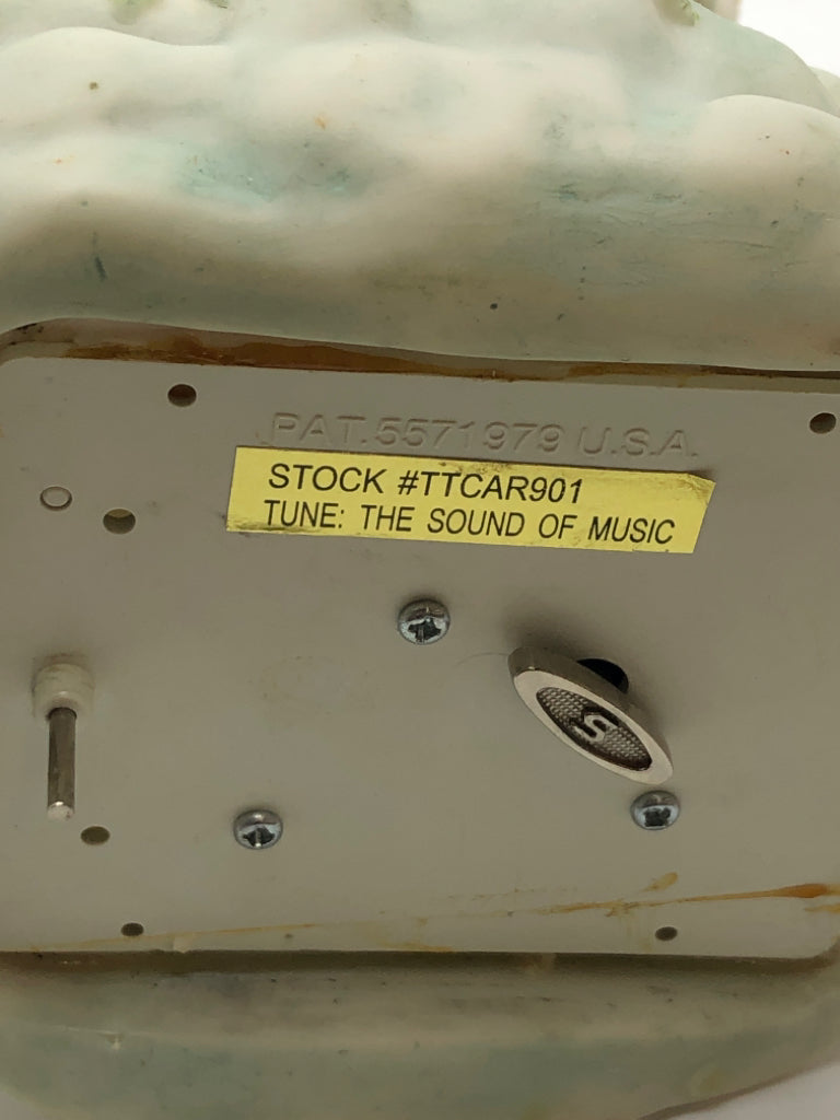UNICORN/PEGASUS CERAMIC MUSIC BOX.