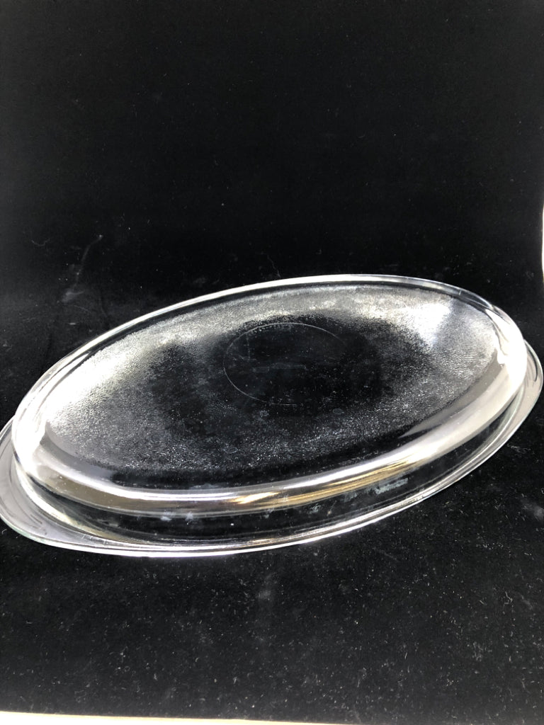 CLEAR GLASS OVAL BAKING DISH.