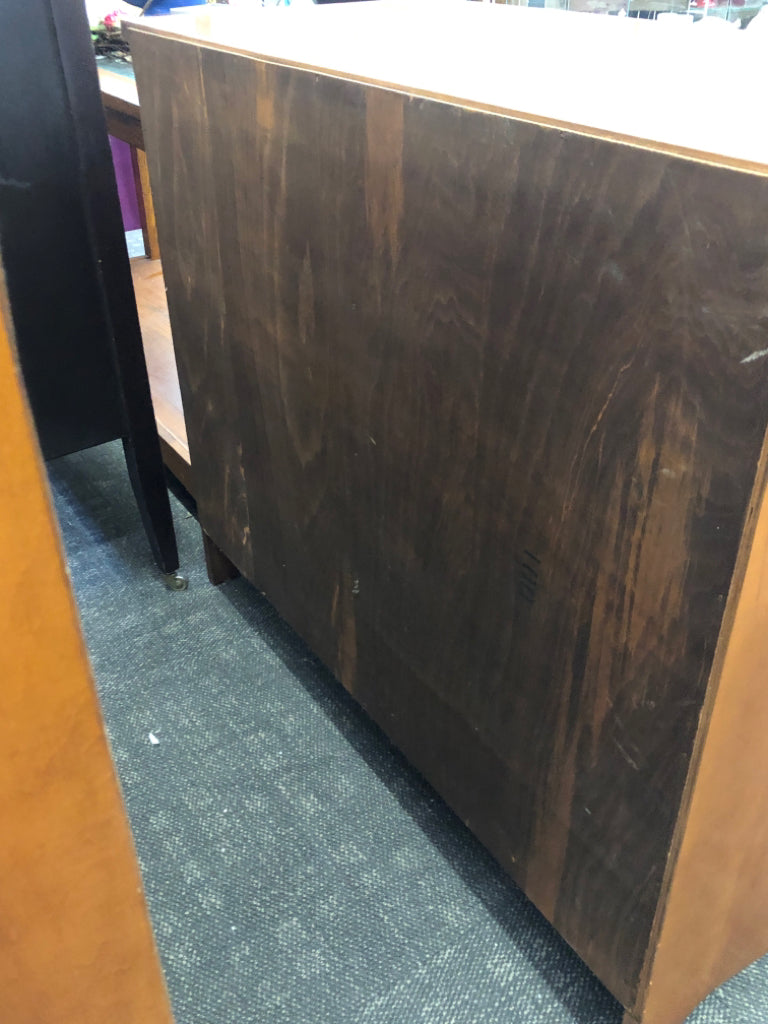 VTG WIDE 5-DRAWER JAMESTOWN BURNS MAPLE DRESSER.