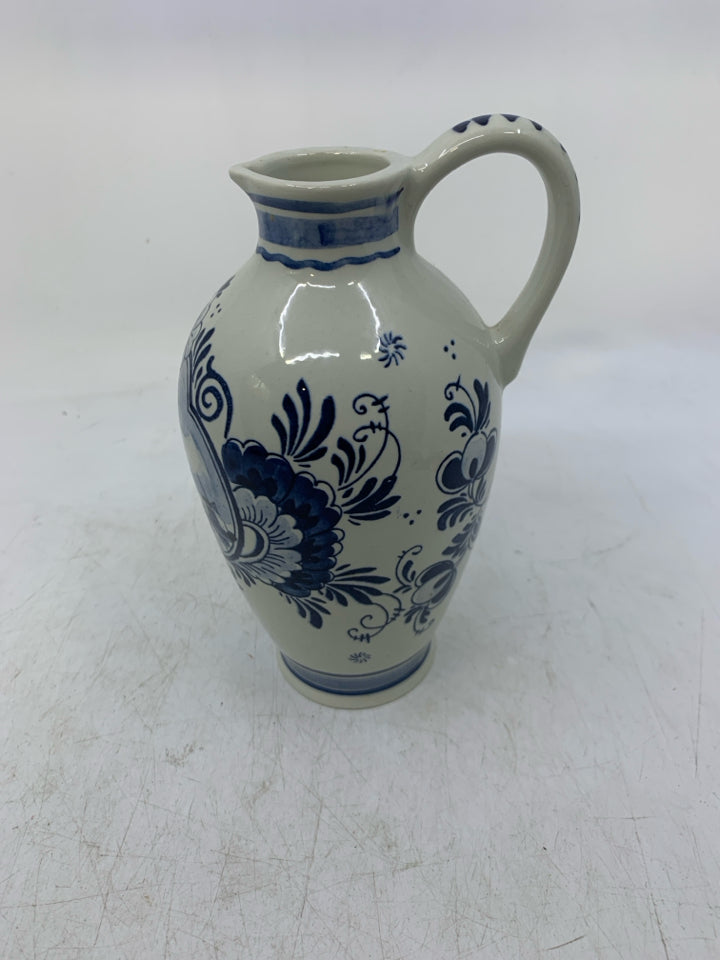 EMPTY BLUE/WHITE FLORAL VASE W/ HANDLE WINDMILL.