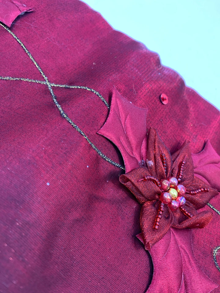 MAROON POINSETTIA STOCKING.