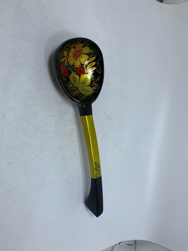 RUSSIAN VERY DETAILED PAINTED WOOD LADLE RED/GOLD.