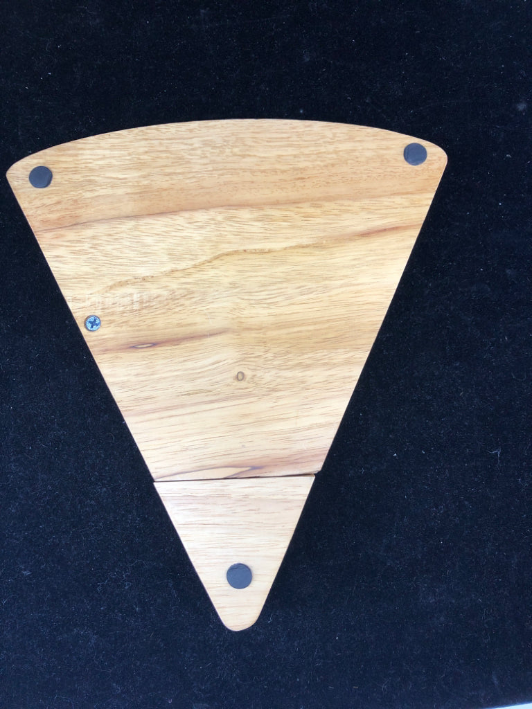 WOOD TRIANGLE CHEESE BOARD W/ 3 SPREADING UTENSILS.