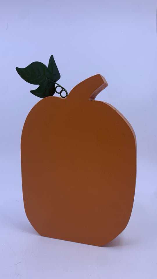 WOOD BLOCK PUMPKIN SHELF DECOR W/METAL LEAF.