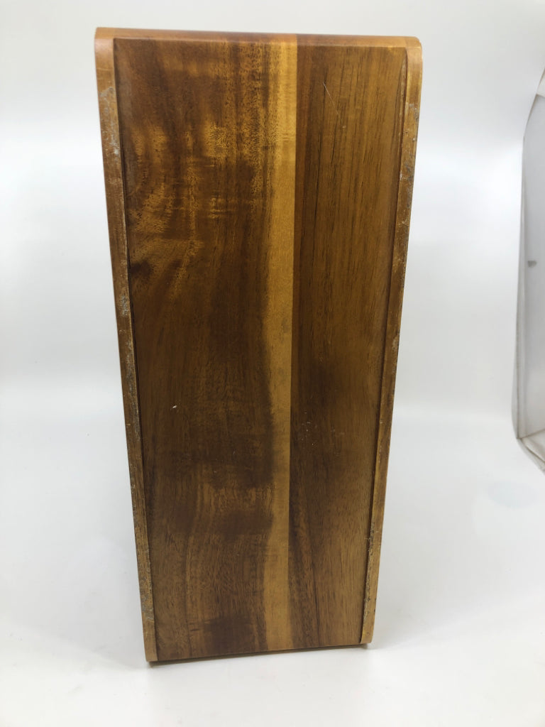 6 SECTION WOODEN WINE RACK.