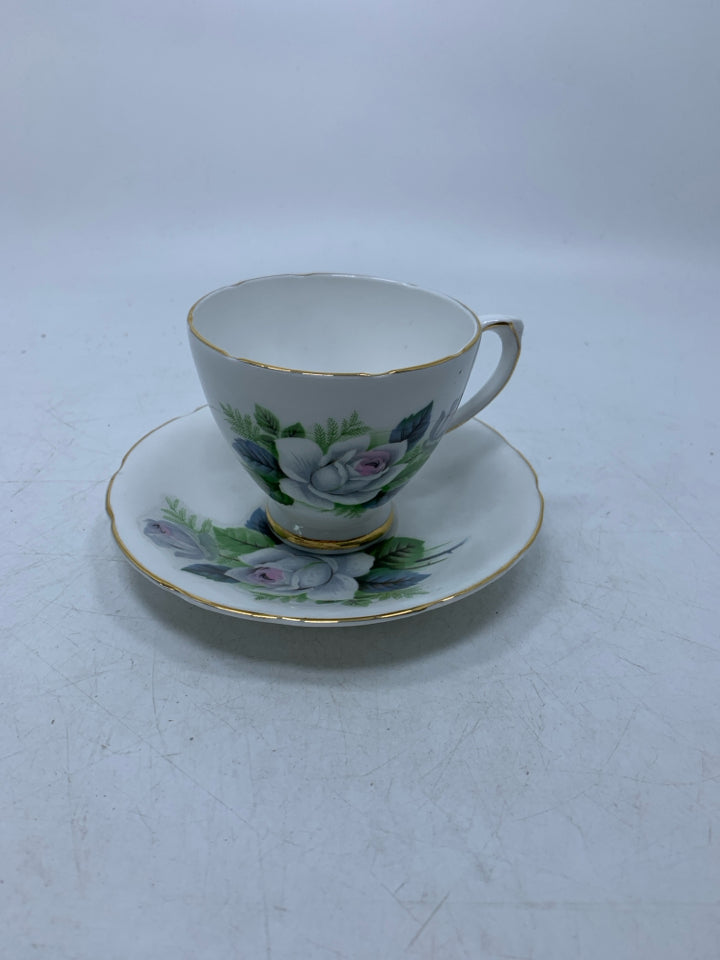 WHITE ROSES TEACUP/SAUCER.
