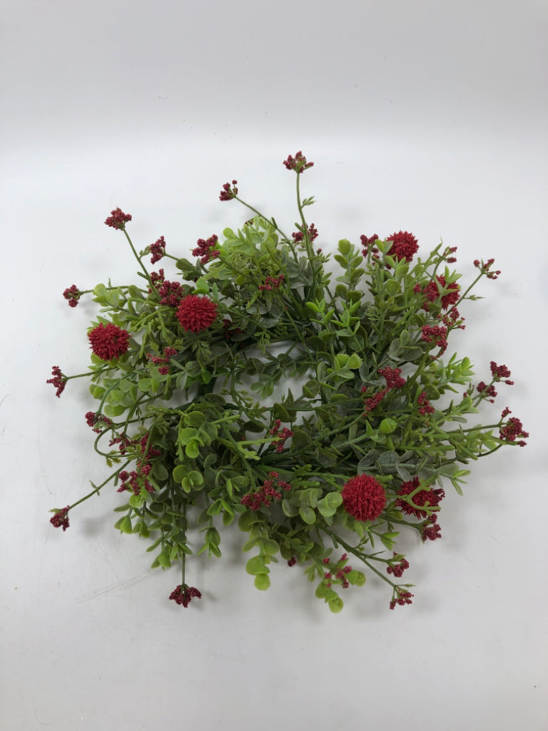 RED FLORALS & GREENERY CANDLE RING.