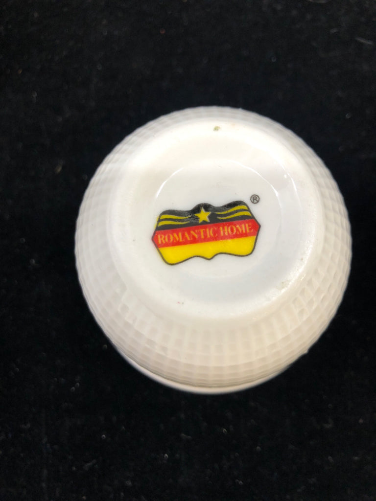 10 CERAMIC SAUCE CUPS W/GOLD GEOMETRIC DESIGN.