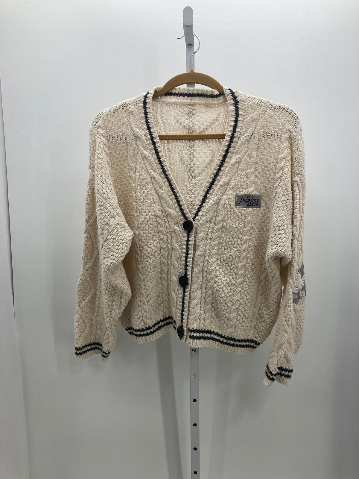 Size Medium Juniors Long Sleeve Sweater