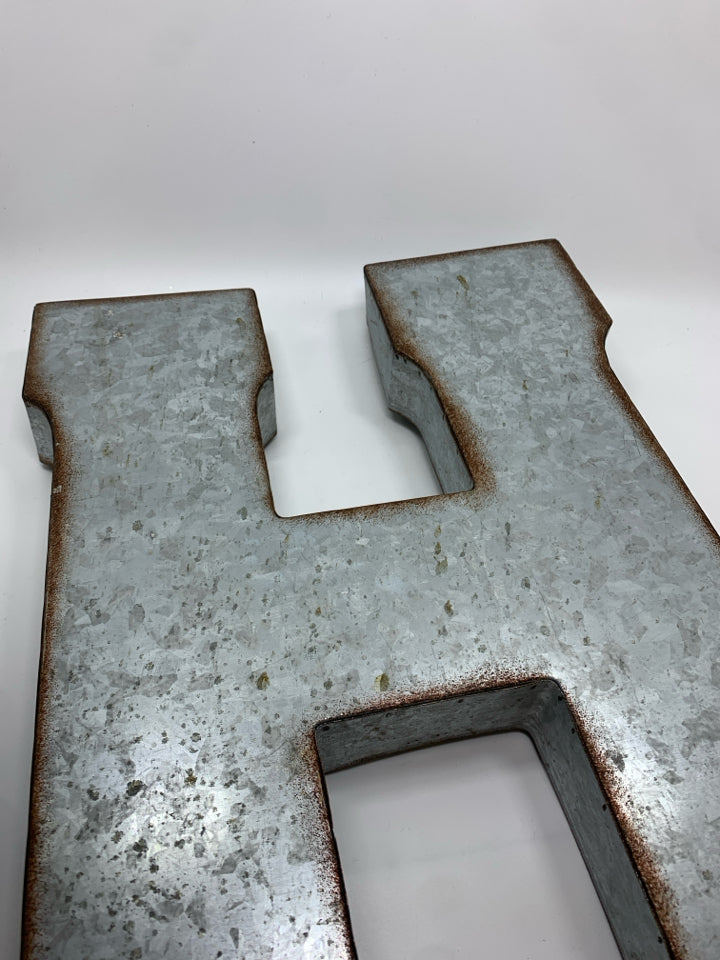 LG GALVANIZED H WALL HANGING.