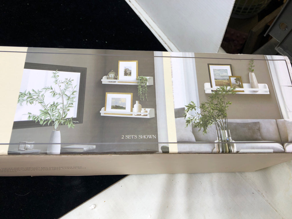 NIP WHITE FLOATING WALL SHELF.