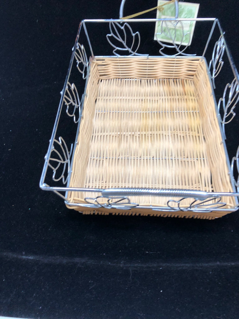 NWT WICKER BASKET W/METAL FRAME AND LEAF DECOR.