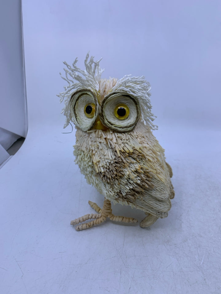 STRAW STANDING WHITE OWL.