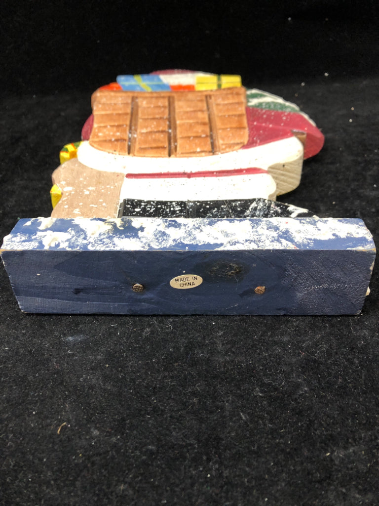 WOOD STANDING COLORFUL SANTA.