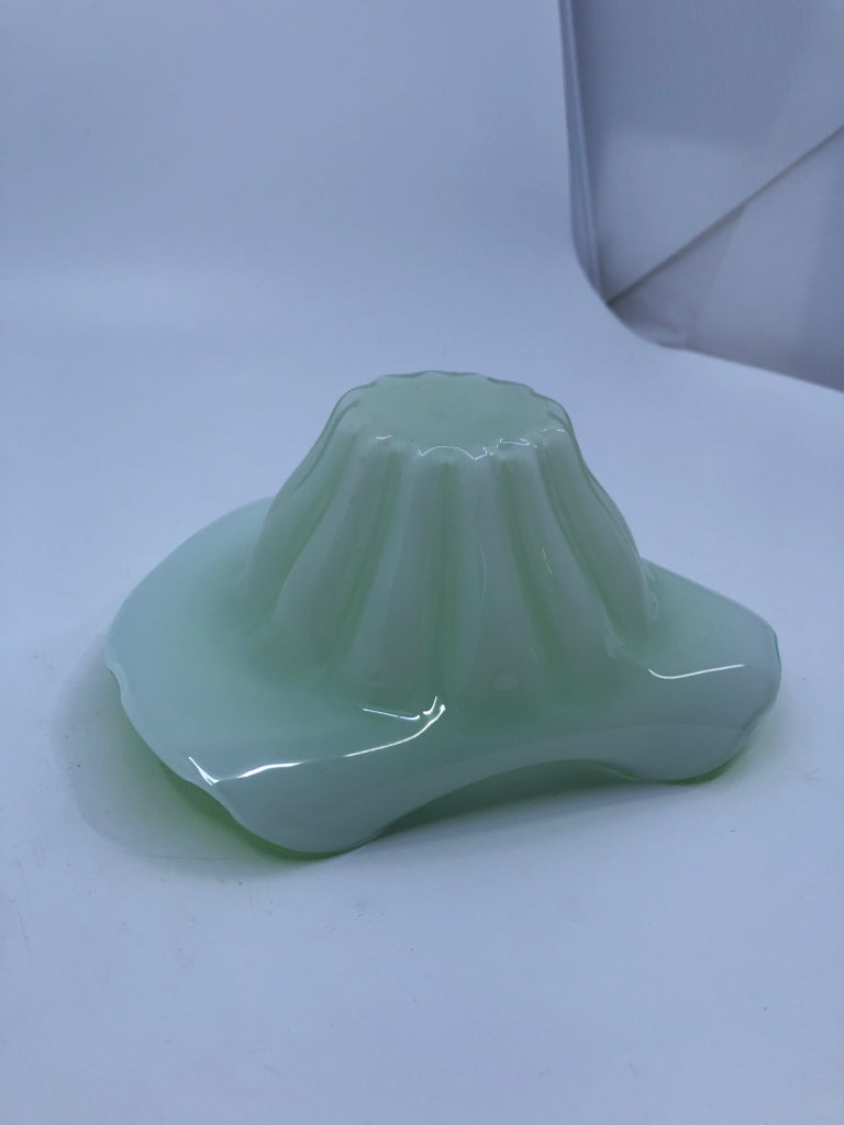 GREEN AND WHITE FOLDED EDGE GLASS DISH.